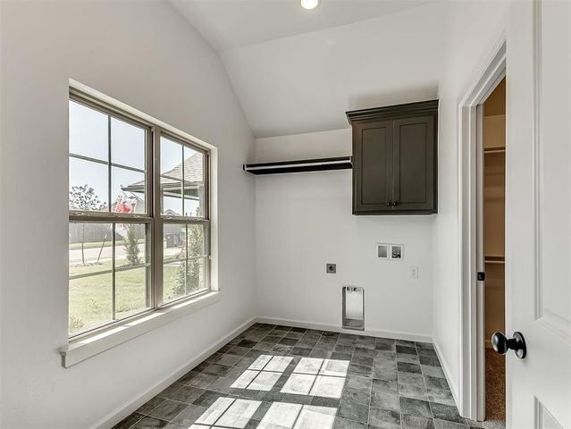 12425 Dolche Vita Drive, Yukon, OK 73099