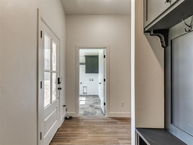 12425 Dolche Vita Drive, Yukon, OK 73099