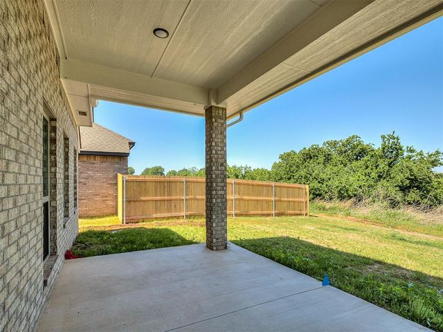 12425 Dolche Vita Drive, Yukon, OK 73099