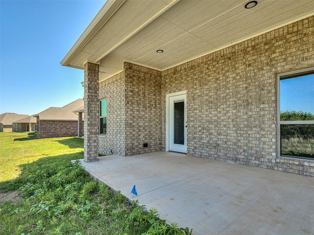 12425 Dolche Vita Drive, Yukon, OK 73099