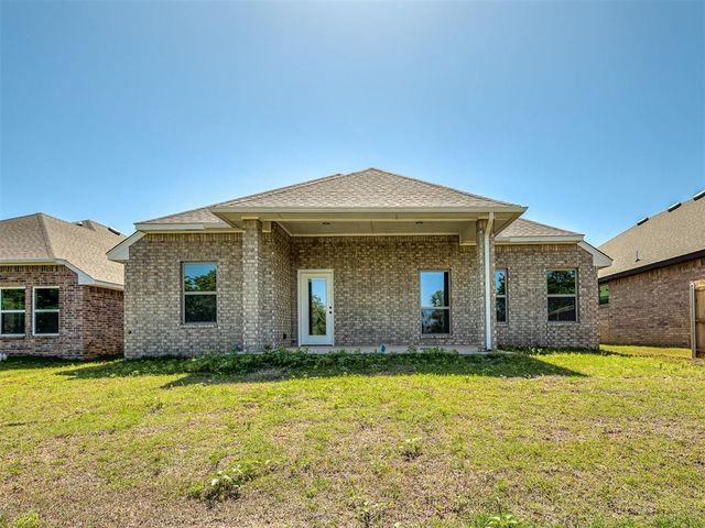 12425 Dolche Vita Drive, Yukon, OK 73099