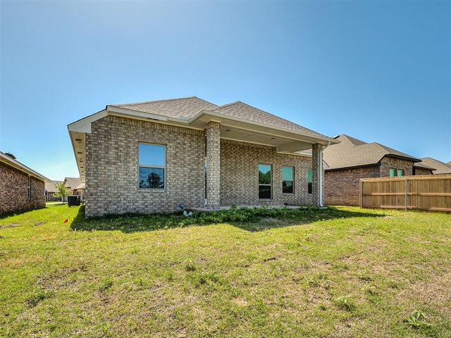 12425 Dolche Vita Drive, Yukon, OK 73099