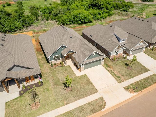 12425 Dolche Vita Drive, Yukon, OK 73099