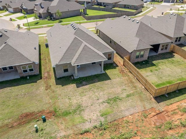 12425 Dolche Vita Drive, Yukon, OK 73099