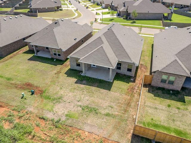 12425 Dolche Vita Drive, Yukon, OK 73099