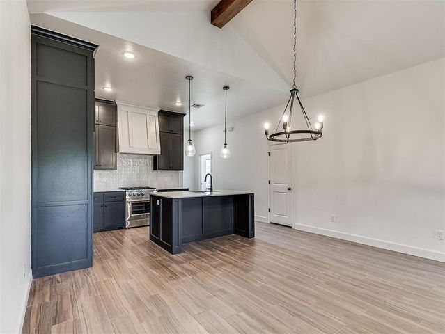 12425 Dolche Vita Drive, Yukon, OK 73099