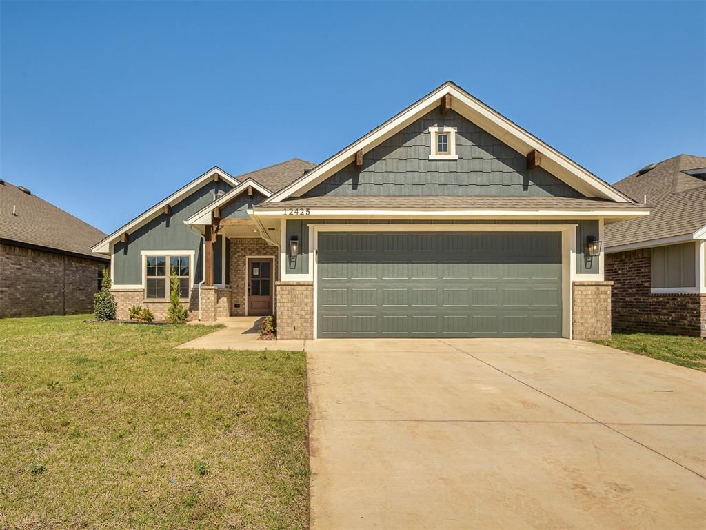 12425 Dolche Vita Drive, Yukon, OK 73099