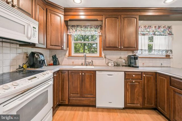 831 LAUREL ST, Blackwood, NJ 08012