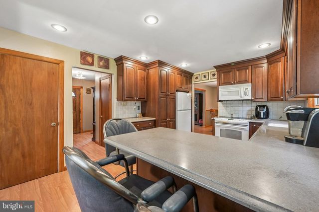 831 LAUREL ST, Blackwood, NJ 08012