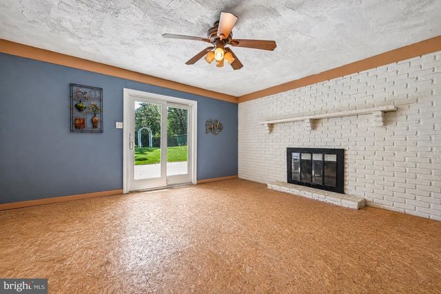 831 LAUREL ST, Blackwood, NJ 08012