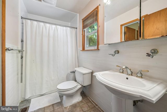 831 LAUREL ST, Blackwood, NJ 08012