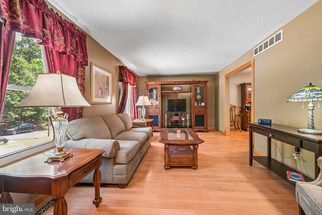 831 LAUREL ST, Blackwood, NJ 08012