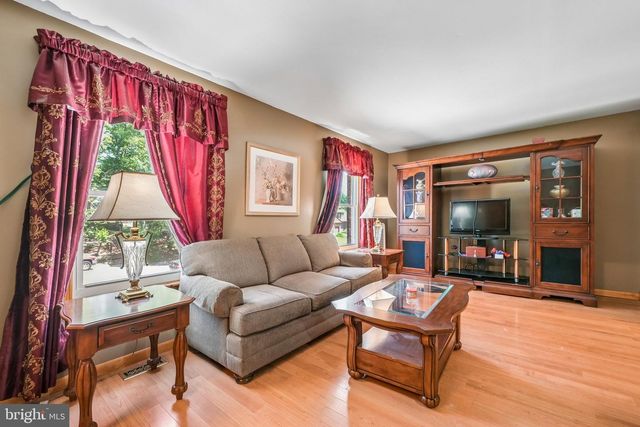 831 LAUREL ST, Blackwood, NJ 08012