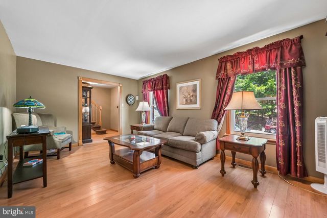 831 LAUREL ST, Blackwood, NJ 08012