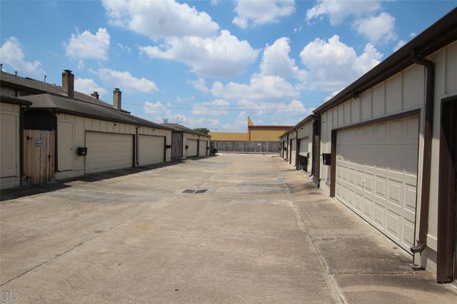 11568 S Kirkwood Road, Houston, TX 77477