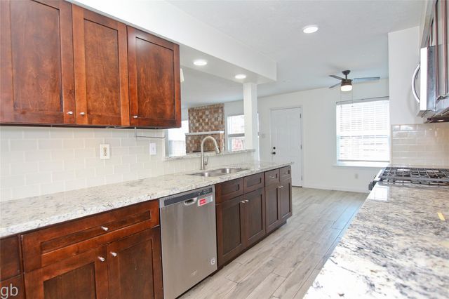 11568 S Kirkwood Road, Houston, TX 77477