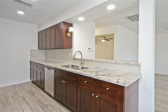 11568 S Kirkwood Road, Houston, TX 77477