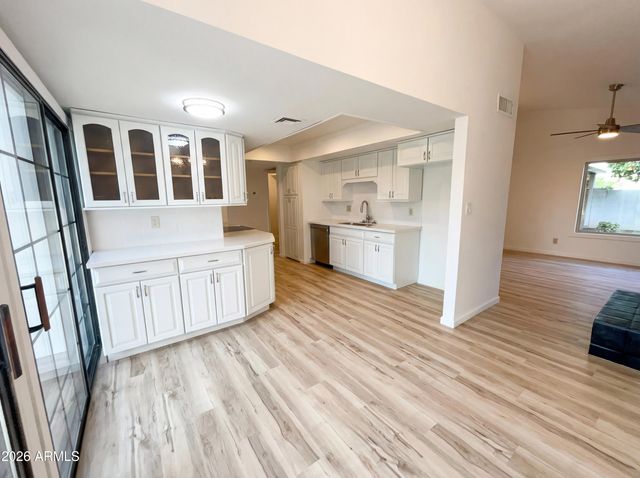 1803 W KIOWA Circle, Mesa, AZ 85202