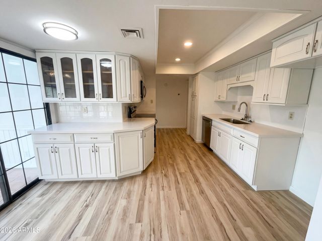 1803 W KIOWA Circle, Mesa, AZ 85202