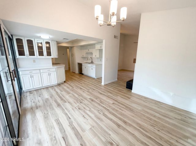 1803 W KIOWA Circle, Mesa, AZ 85202