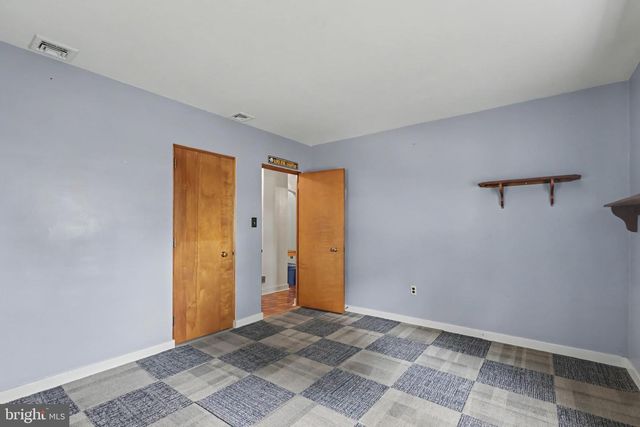 210 GREENWOOD CT, Harrisburg, PA 17109