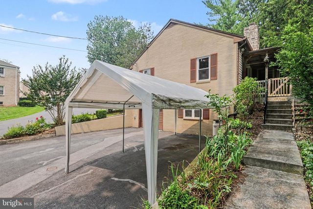210 GREENWOOD CT, Harrisburg, PA 17109