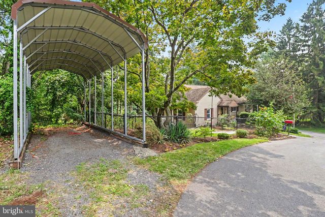 210 GREENWOOD CT, Harrisburg, PA 17109