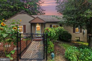 210 GREENWOOD CT, Harrisburg, PA 17109