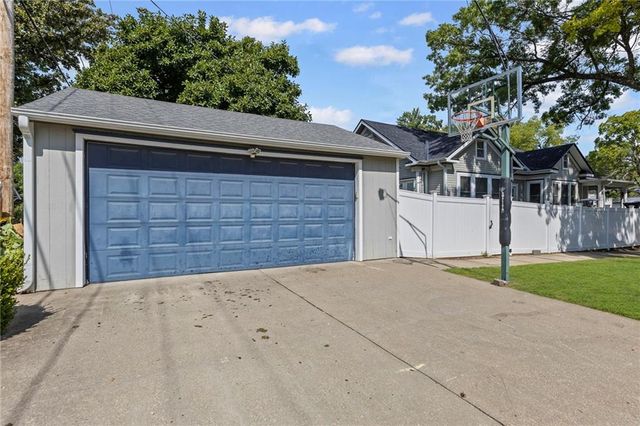 509 E Peoria Street, Paola, KS 66071