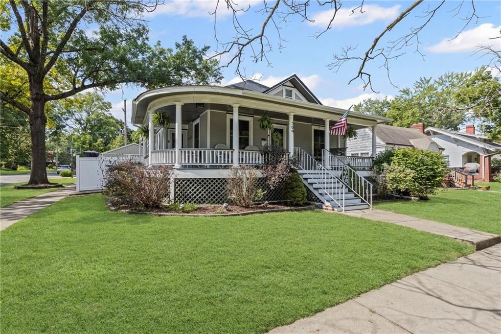 509 E Peoria Street, Paola, KS 66071