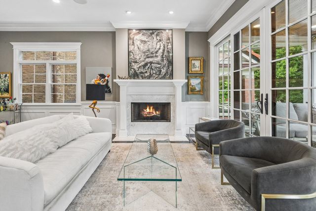 2109 W Sunnyside Avenue, Chicago, IL 60625