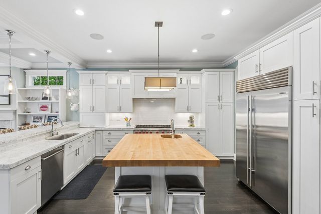 2109 W Sunnyside Avenue, Chicago, IL 60625