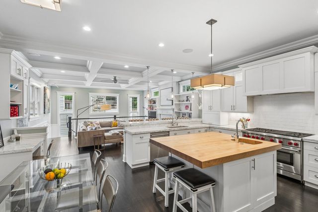 2109 W Sunnyside Avenue, Chicago, IL 60625