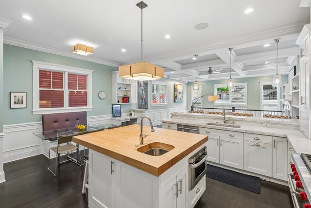 2109 W Sunnyside Avenue, Chicago, IL 60625