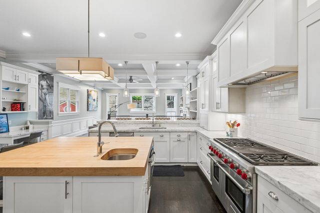 2109 W Sunnyside Avenue, Chicago, IL 60625