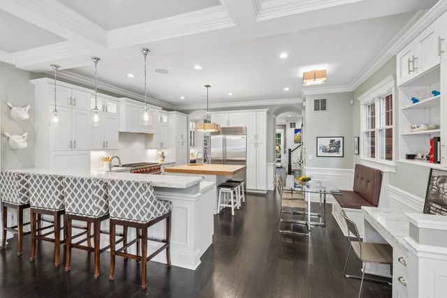 2109 W Sunnyside Avenue, Chicago, IL 60625
