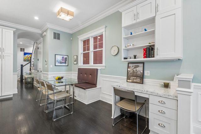 2109 W Sunnyside Avenue, Chicago, IL 60625