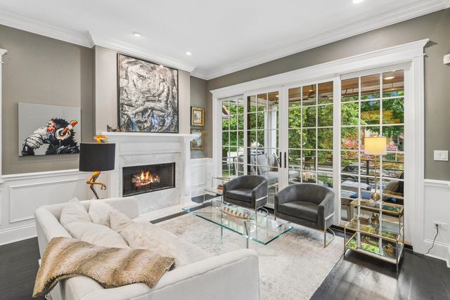 2109 W Sunnyside Avenue, Chicago, IL 60625