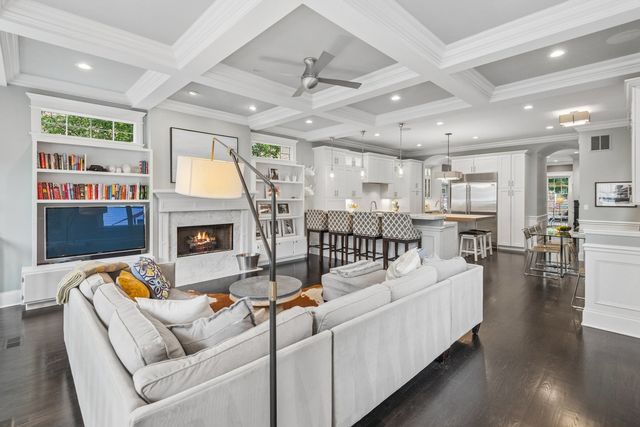 2109 W Sunnyside Avenue, Chicago, IL 60625