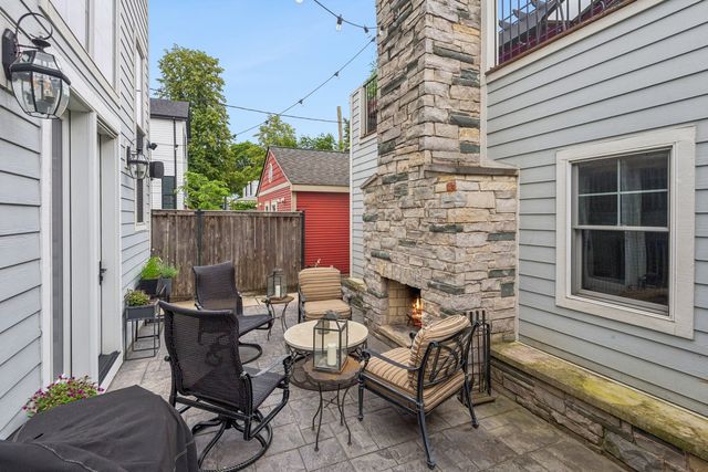 2109 W Sunnyside Avenue, Chicago, IL 60625