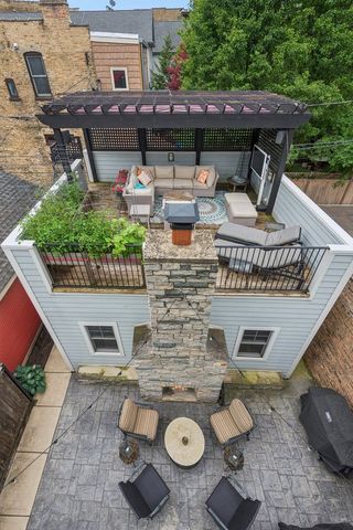 2109 W Sunnyside Avenue, Chicago, IL 60625