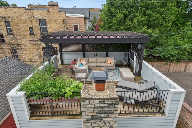 2109 W Sunnyside Avenue, Chicago, IL 60625