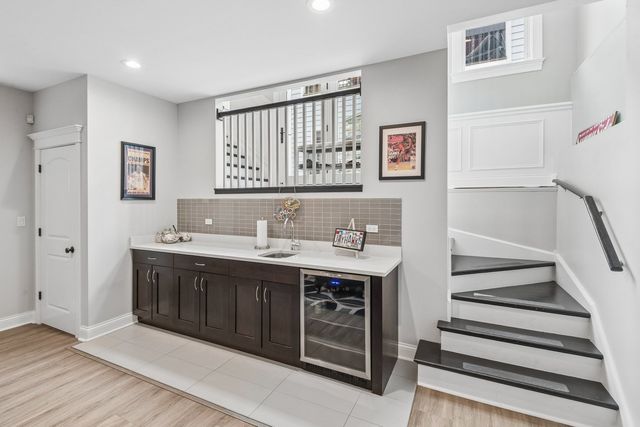 2109 W Sunnyside Avenue, Chicago, IL 60625