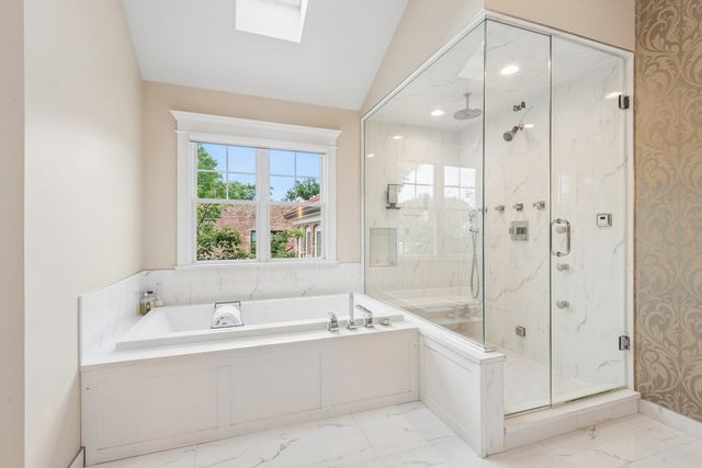 2109 W Sunnyside Avenue, Chicago, IL 60625