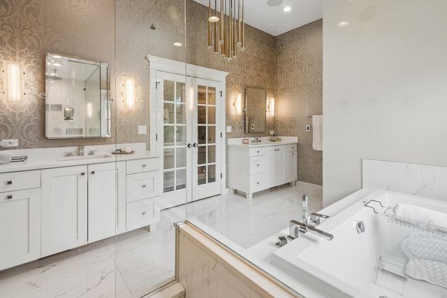 2109 W Sunnyside Avenue, Chicago, IL 60625
