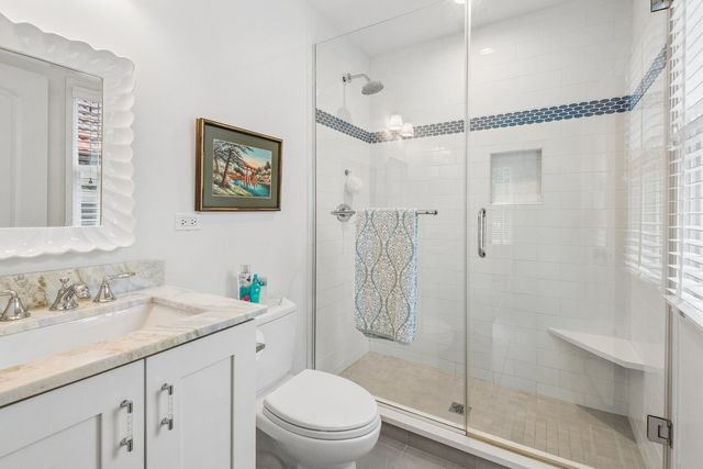 2109 W Sunnyside Avenue, Chicago, IL 60625