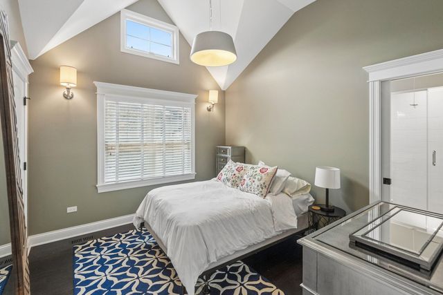 2109 W Sunnyside Avenue, Chicago, IL 60625