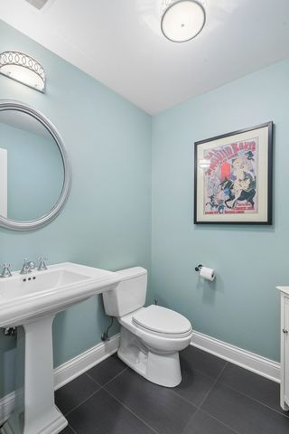 2109 W Sunnyside Avenue, Chicago, IL 60625