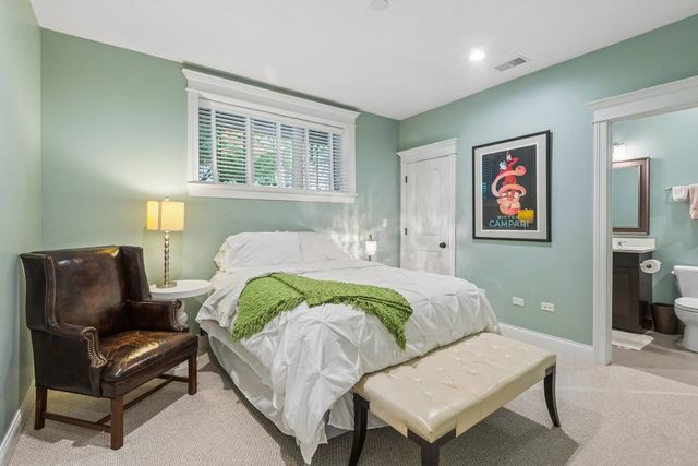 2109 W Sunnyside Avenue, Chicago, IL 60625