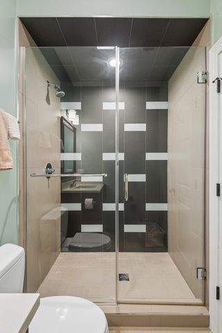 2109 W Sunnyside Avenue, Chicago, IL 60625